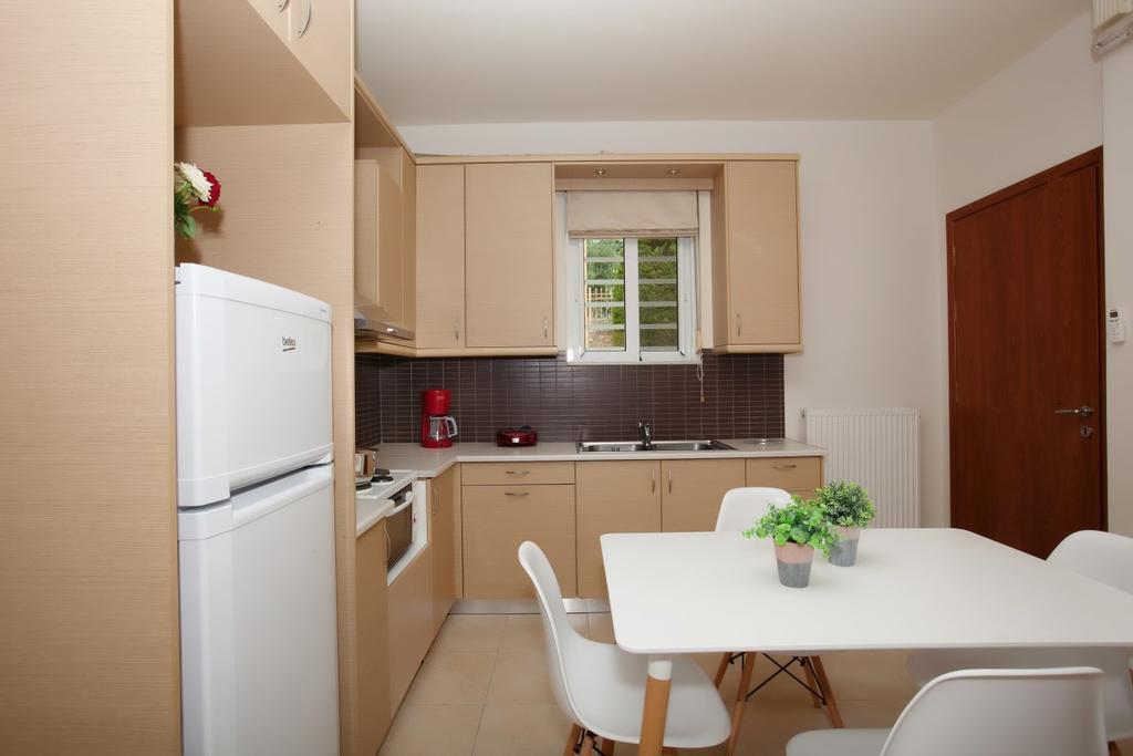 Petra Thea Apartment Calamata Exterior foto