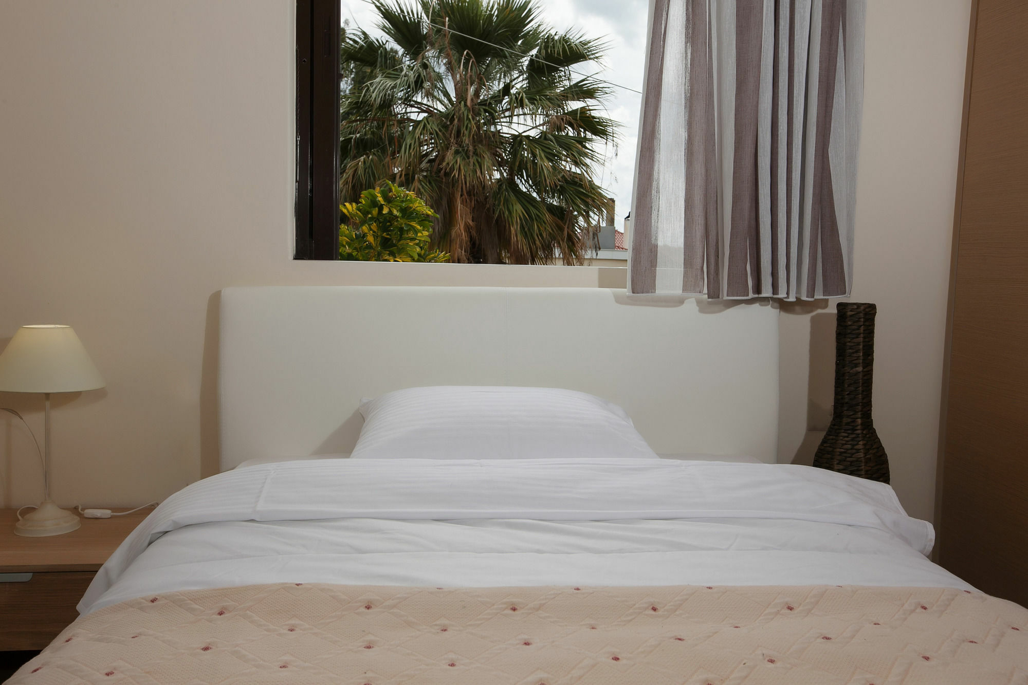 Petra Thea Apartment Calamata Exterior foto