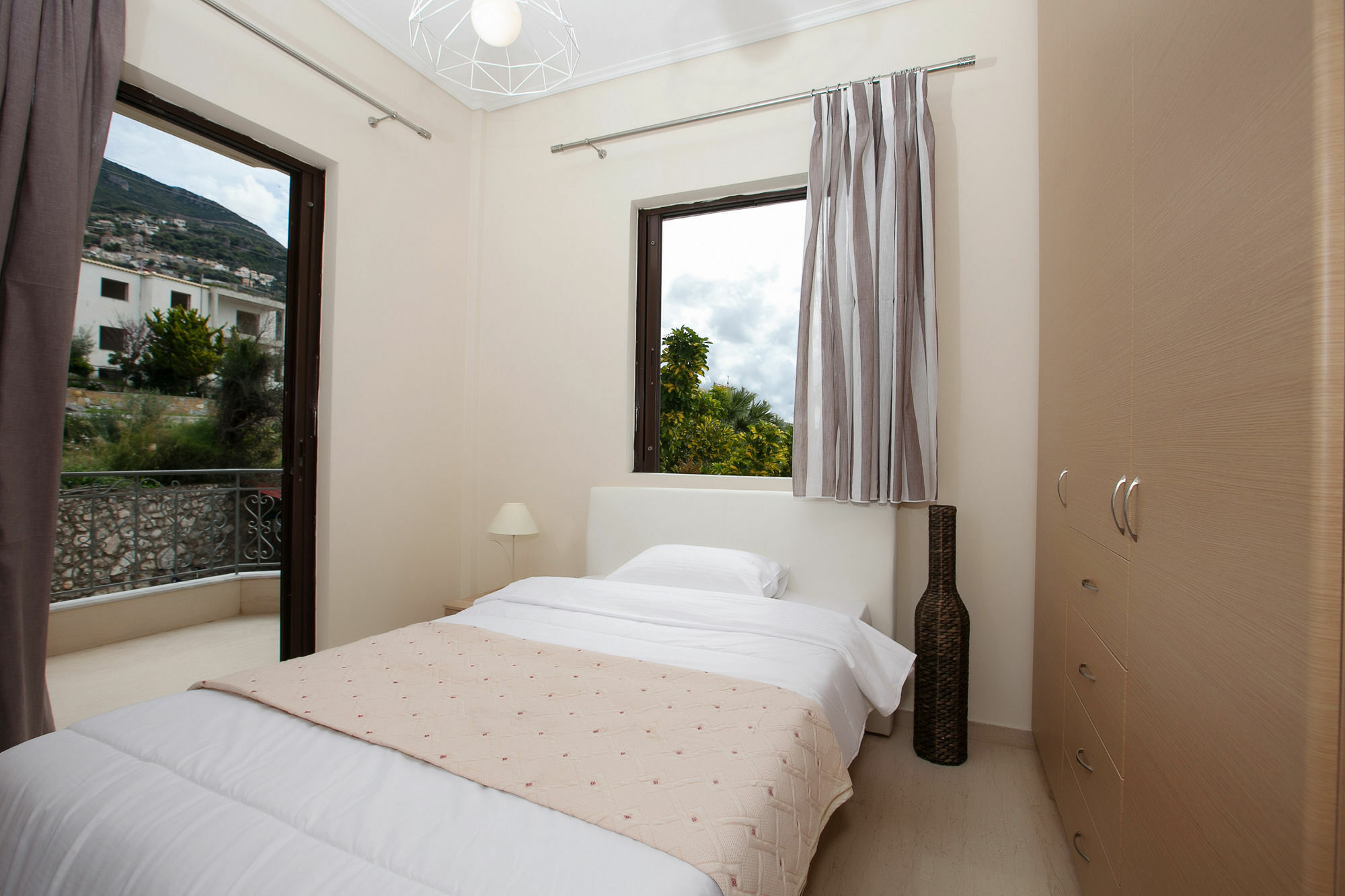 Petra Thea Apartment Calamata Exterior foto